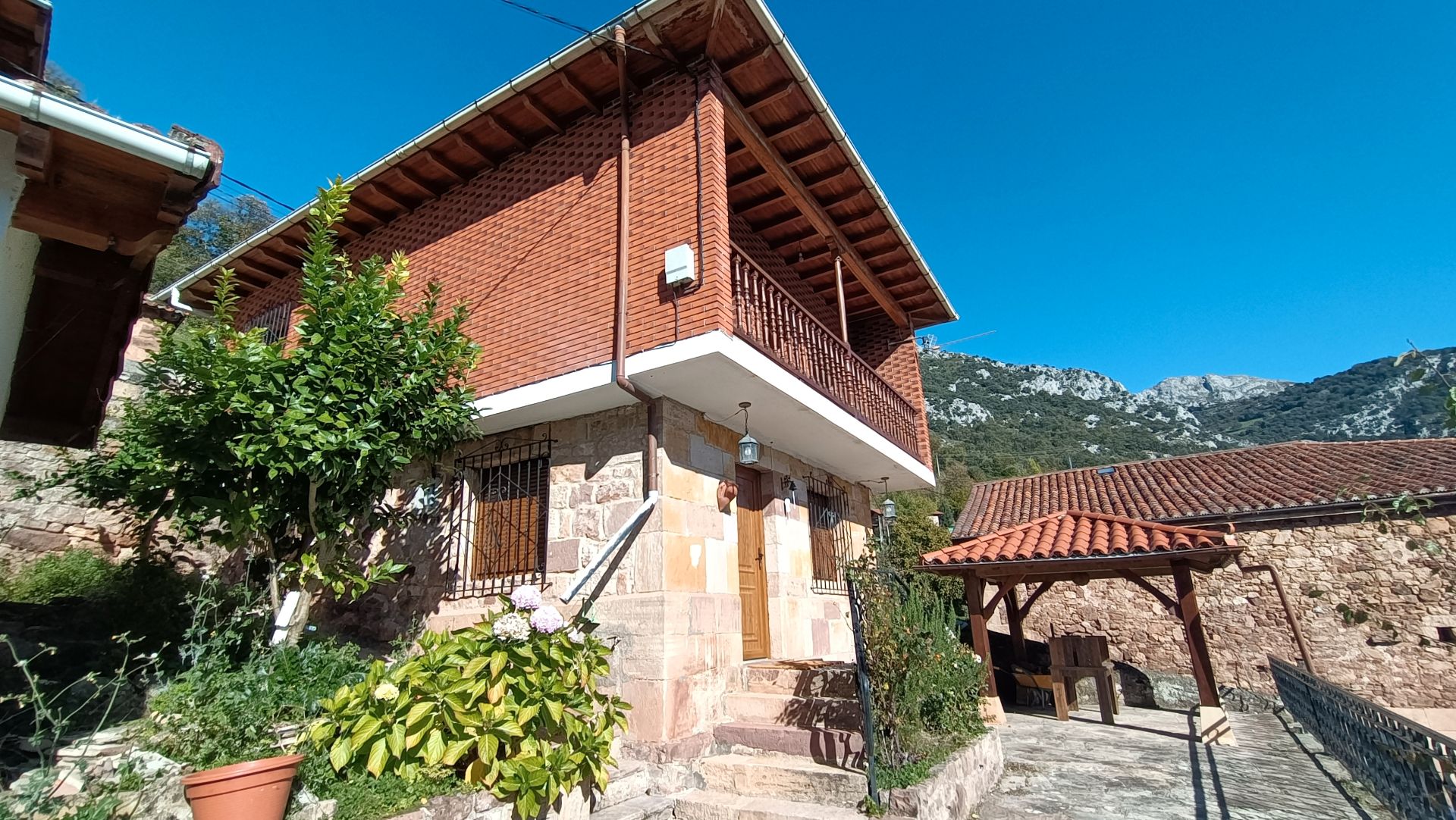 Vista exterior de Casa o chalet en venta en Peñarrubia con Calefacción, Jardín privado y Terraza