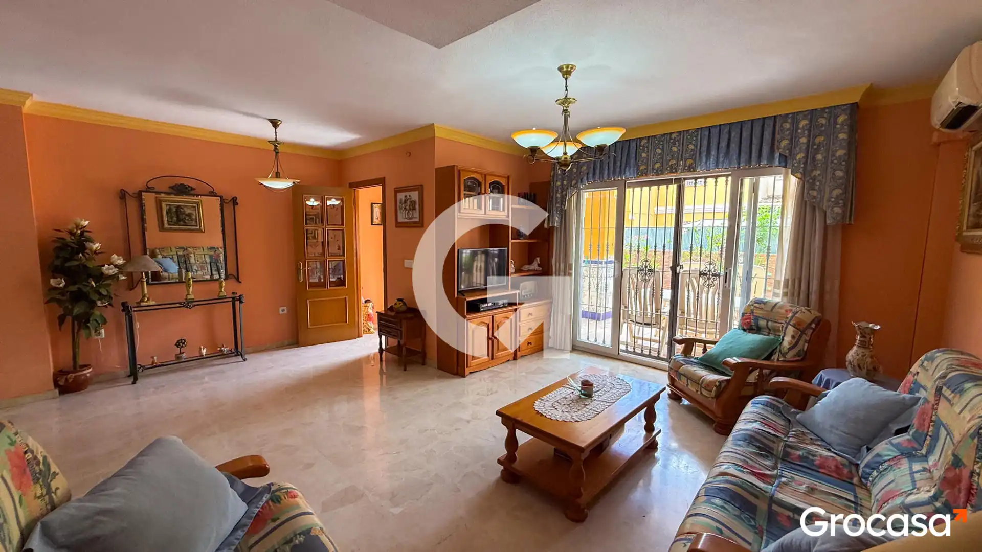 Sala d'estar de Casa adosada en venda en Vélez-Málaga amb Aire condicionat, Calefacció i Jardí privat