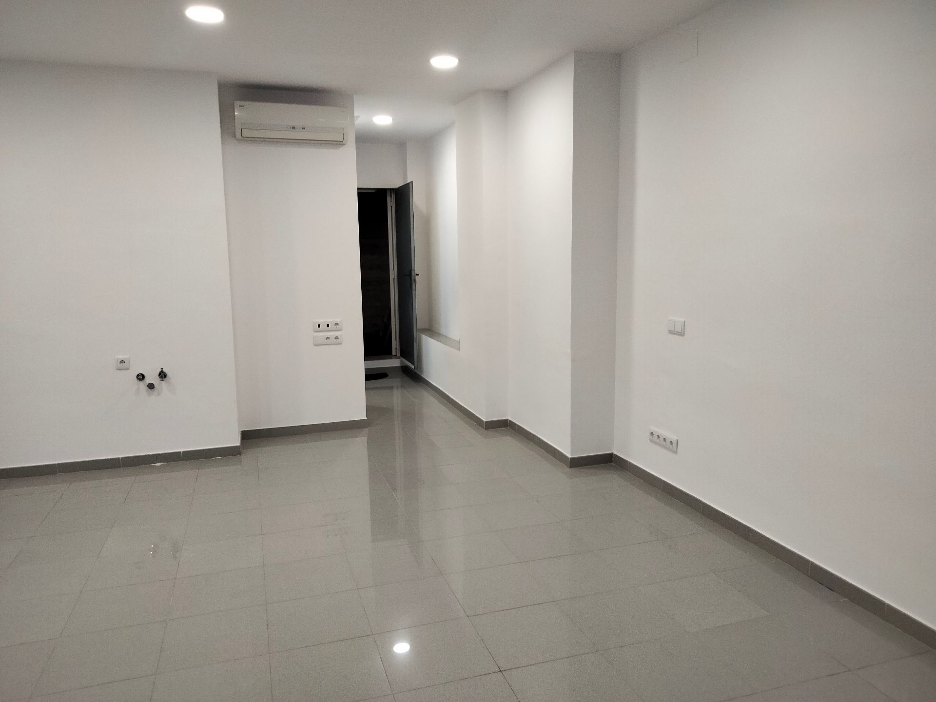 Premises for sale in Badalona  with Air Conditioner