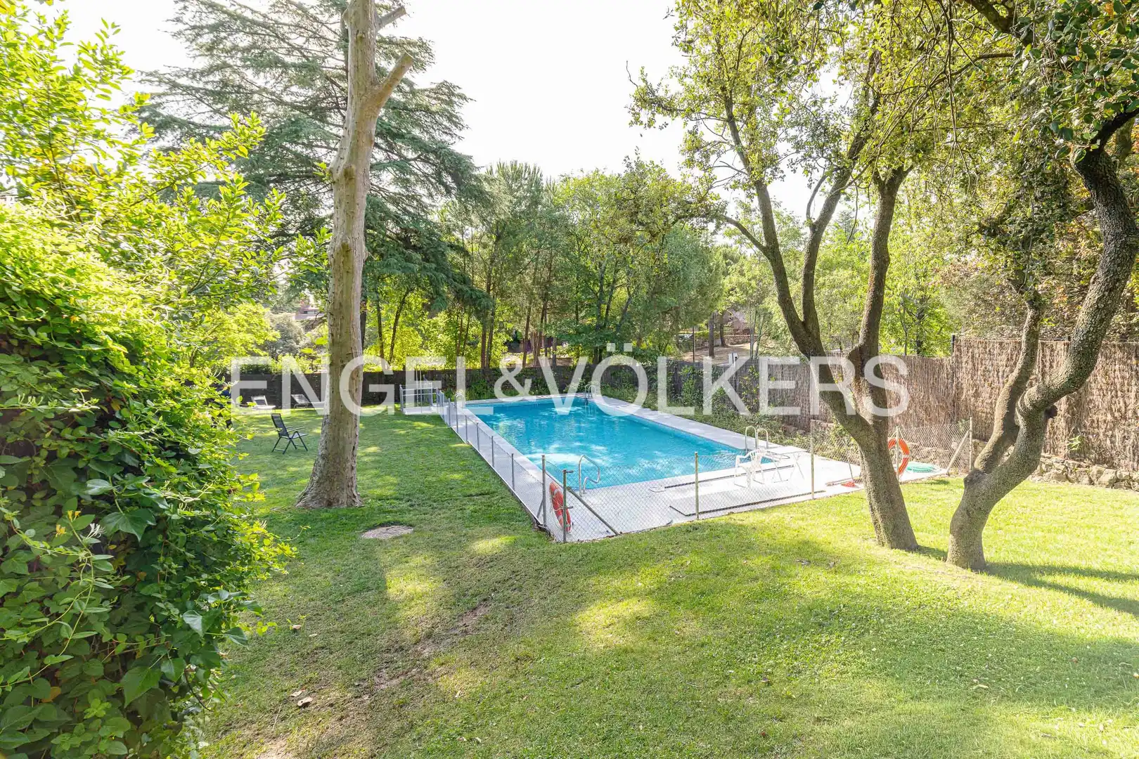 Casa adosada en venta en Urbanización Este - Montepríncipe