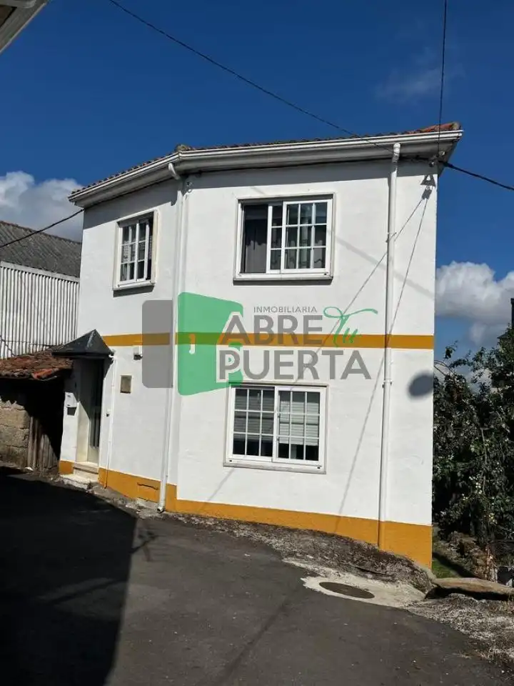 Vista exterior de Casa o xalet en venda en Castro Caldelas amb Calefacció i Traster