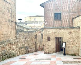 Exterior view of House or chalet for sale in Salamanca Capital  with Heating and Parquet flooring