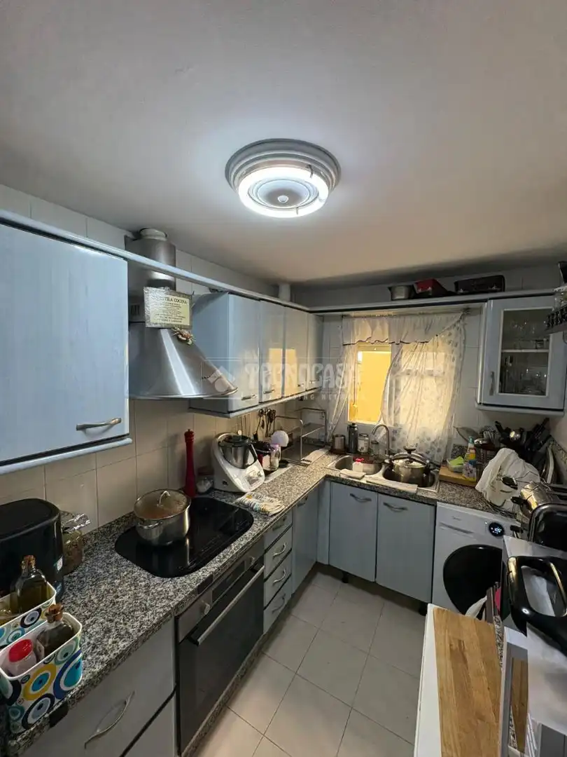 Küche von Wohnung zum Verkauf in La Rinconada mit Klimaanlage und Heizung