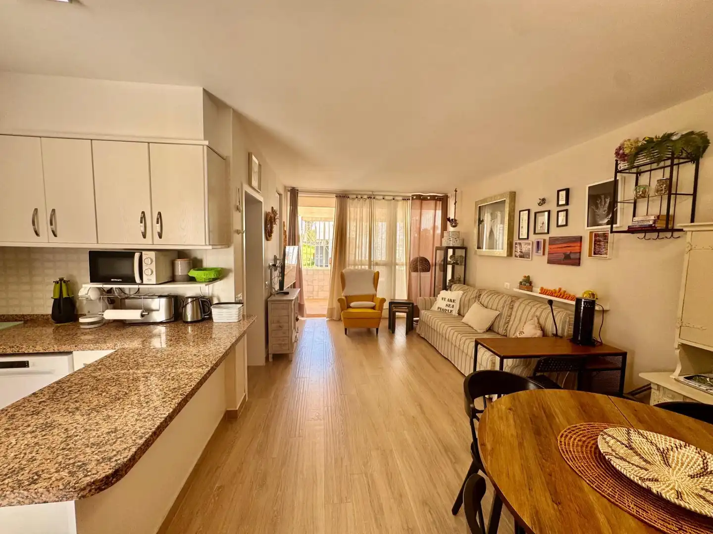 Sala de estar de Piso en venta en Arona con Jardín privado, Terraza y Amueblado
