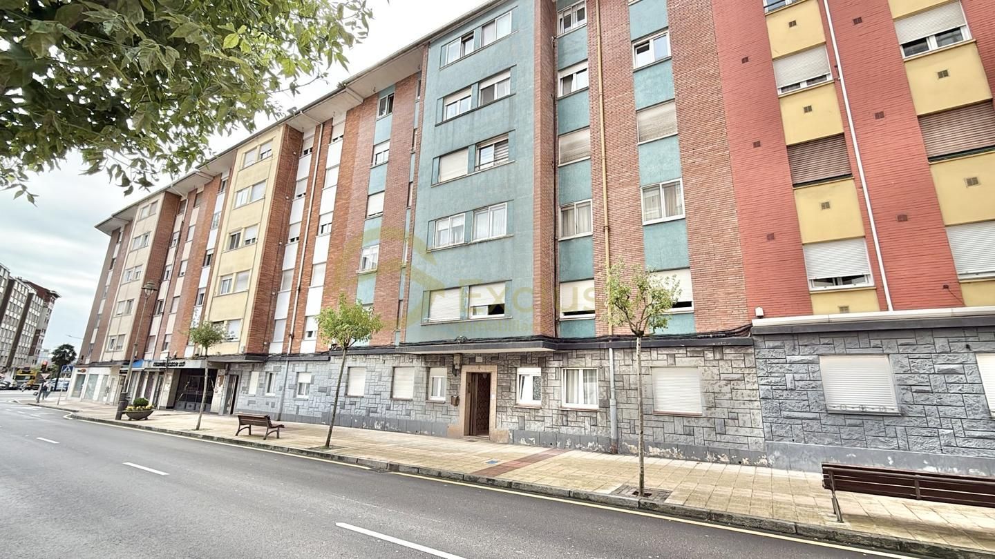 Vista exterior de Planta baja en venta en Avilés