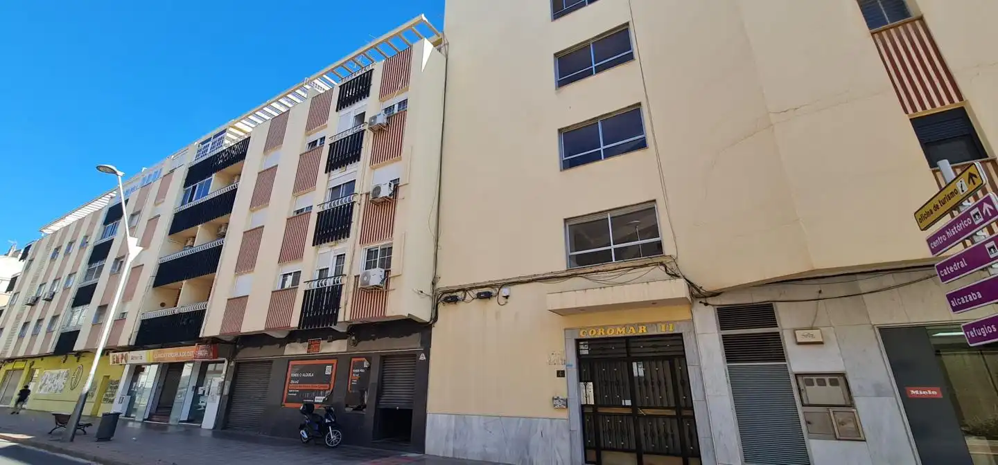 Vista exterior de Piso en venta en Almería