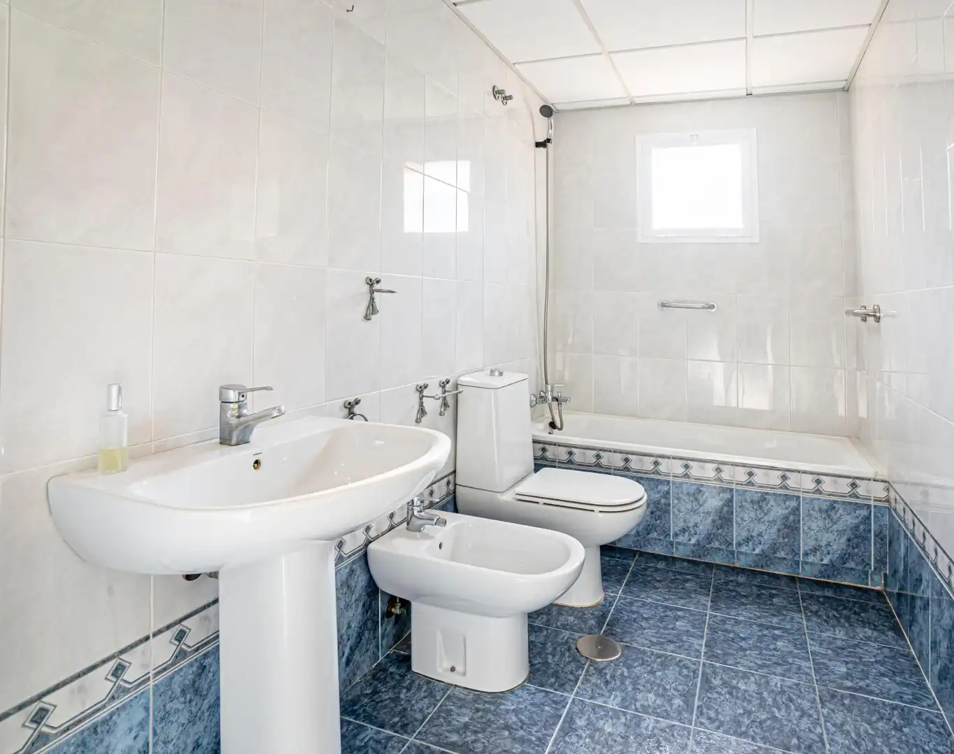 Baño de Piso en venta en Málaga con Aire acondicionado, Jardín privado y Terraza