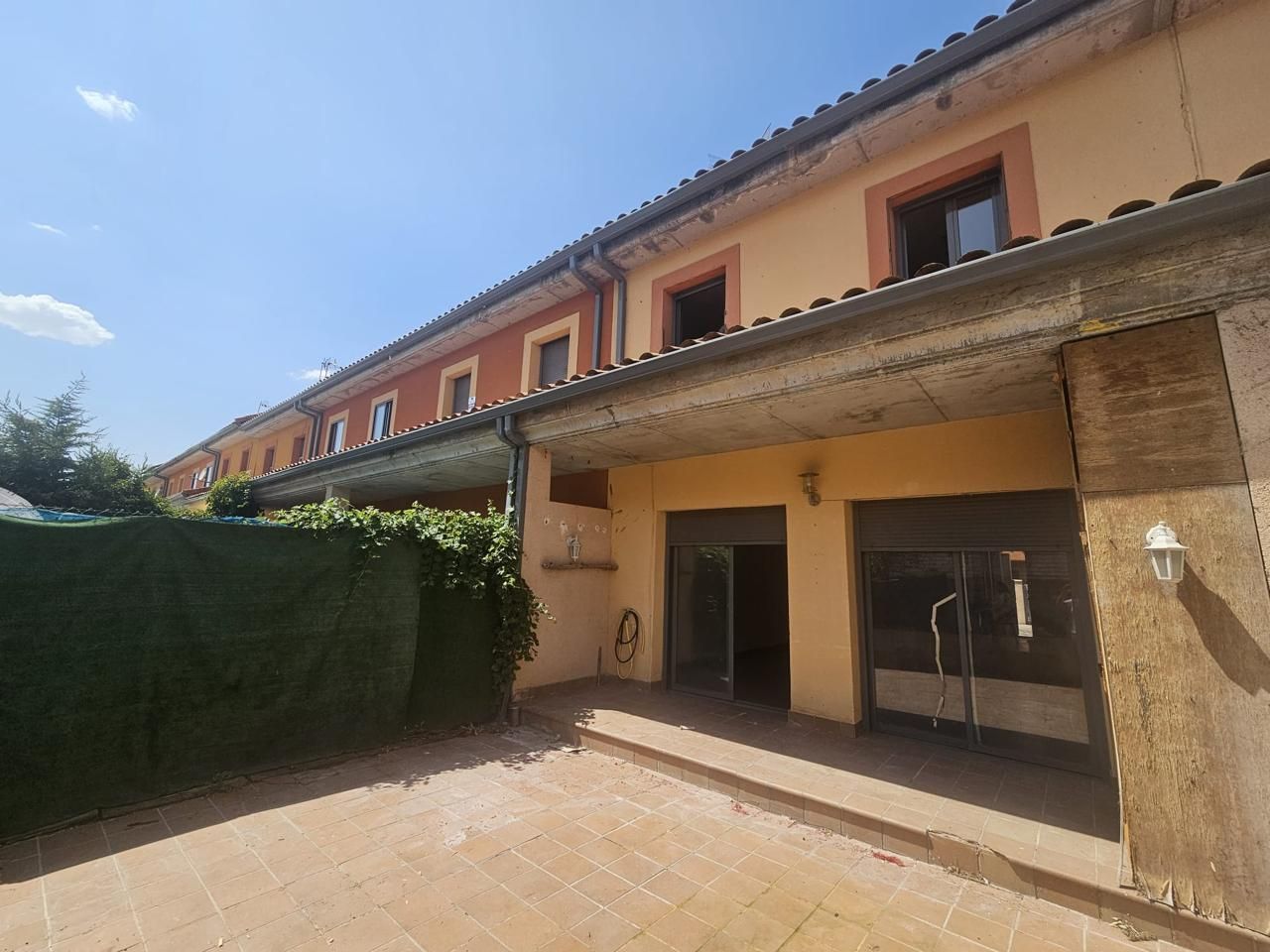 Außenansicht von Haus oder Chalet zum Verkauf in Pioz mit Heizung, Privatgarten und Terrasse