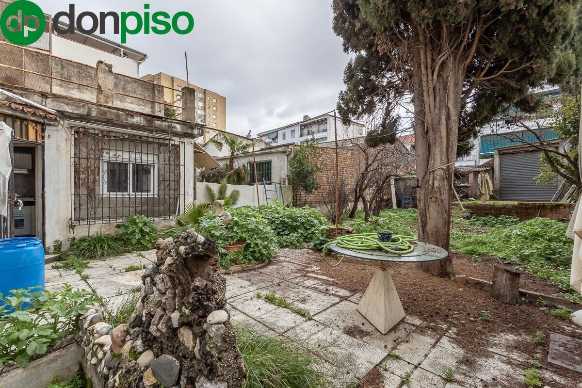 Casa adosada en venta en  Granada Capital con Jardín privado y Terraza