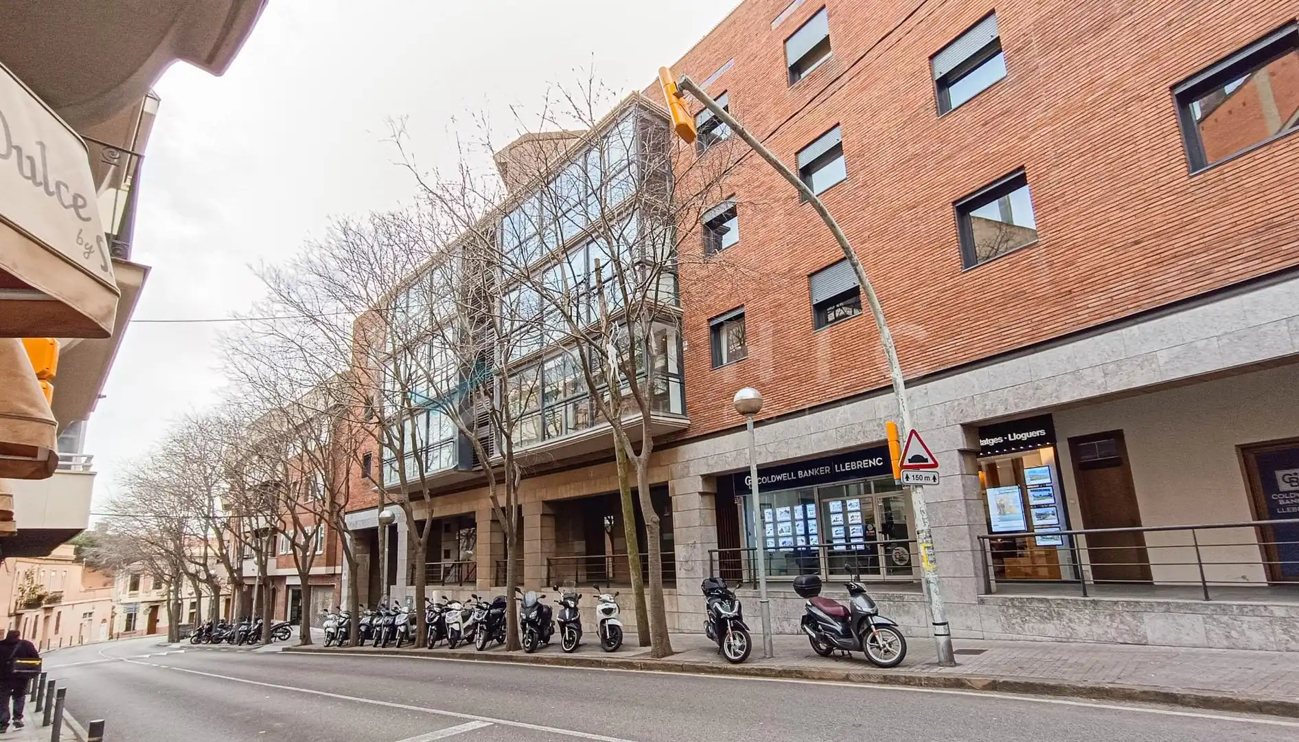 Außenansicht von Wohnung zum Verkauf in Barcelona mit Klimaanlage, Heizung und Parkett