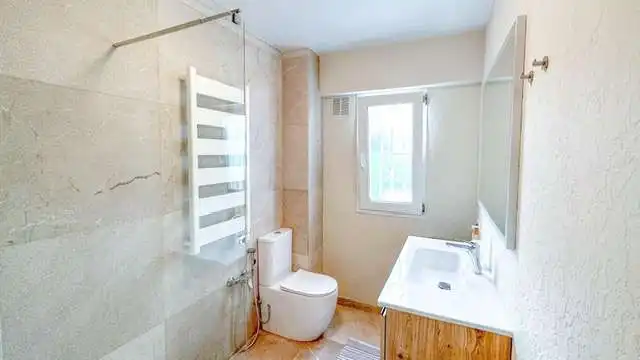 Badezimmer von Erdgeschoss zum Verkauf in Calvià mit Klimaanlage, Heizung und Terrasse