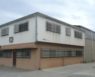 Vista exterior de Nau industrial en venda en Celrà