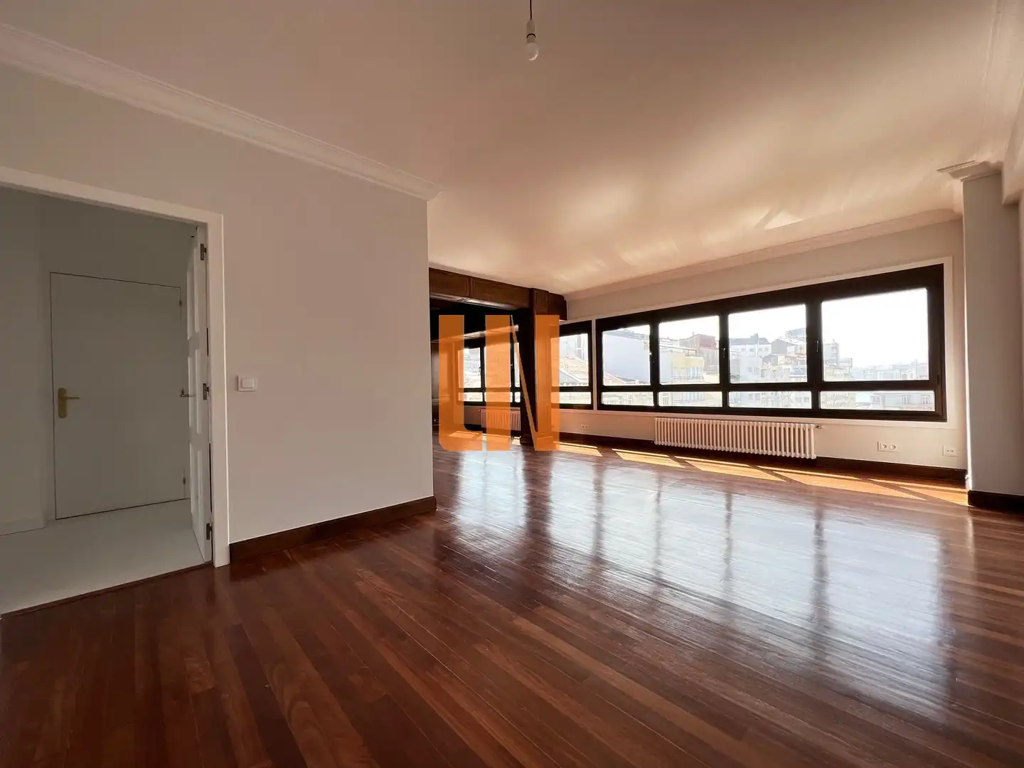Wohnzimmer von Wohnung zur Miete in A Coruña Capital  mit Heizung, Parkett und Ofen