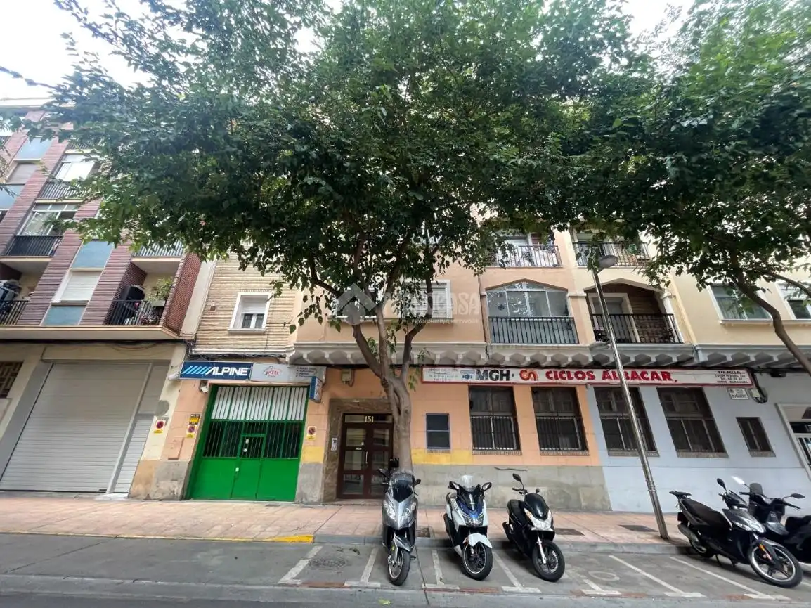 Vista exterior de Piso en venta en Zaragoza con Calefacción y Amueblado