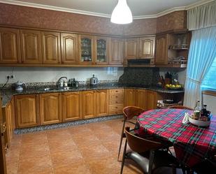 Cuina de Casa o xalet en venda en Moaña amb Jardí privat, Terrassa i Traster