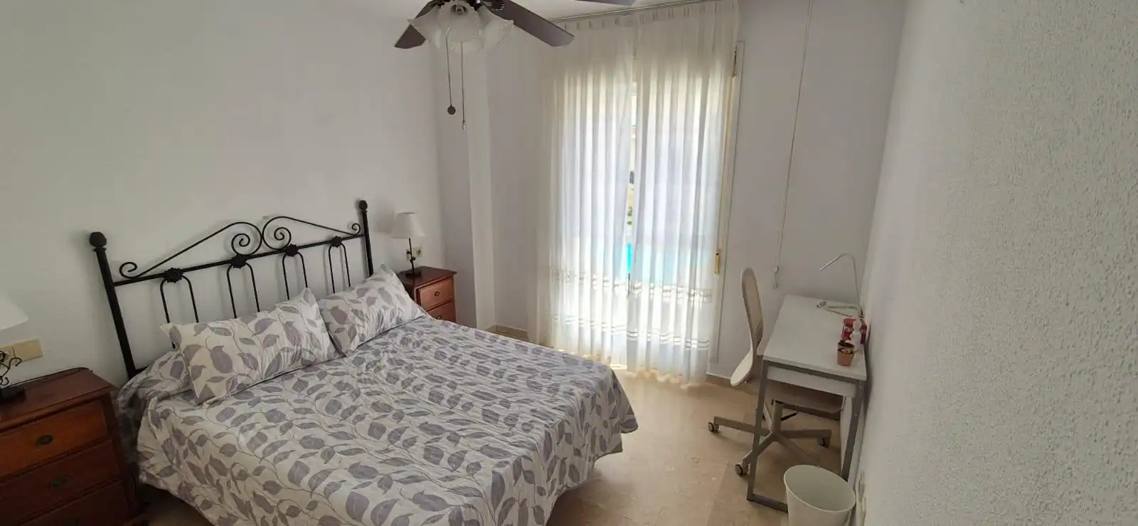 Habitación de Piso de alquiler en Málaga con Terraza y Amueblado