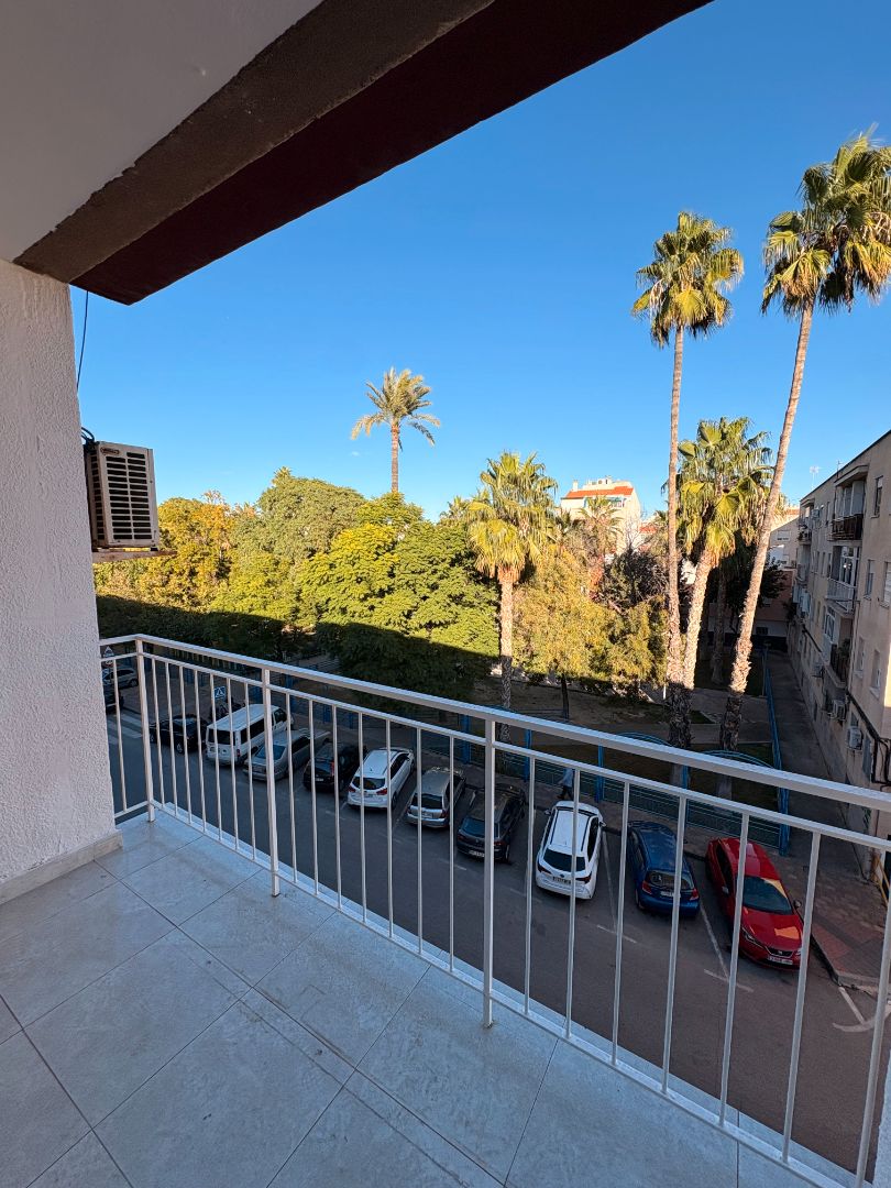 Vista exterior de Pis de lloguer en  Murcia Capital amb Moblat, Forn i Rentadora