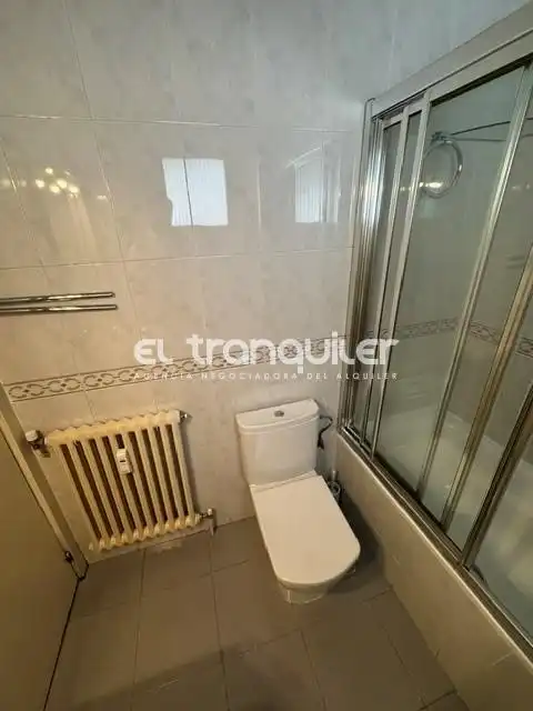 Bany de Àtic de lloguer en Madrid amb Aire condicionat, Parquet i Terrassa