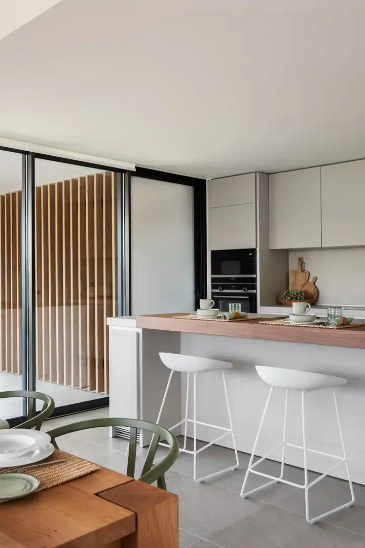 Cuina de Planta baixa en venda en Sotogrande amb Aire condicionat, Jardí privat i Terrassa