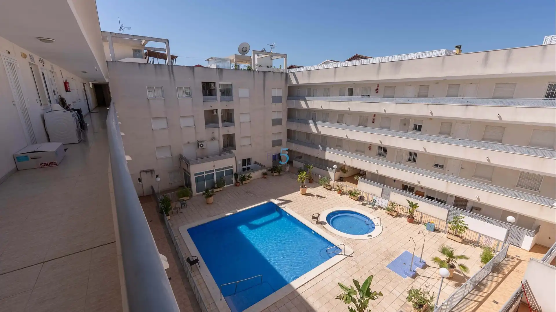 Piscina de Pis en venda en Almoradí amb Piscina, Moblat i Piscina comunitària