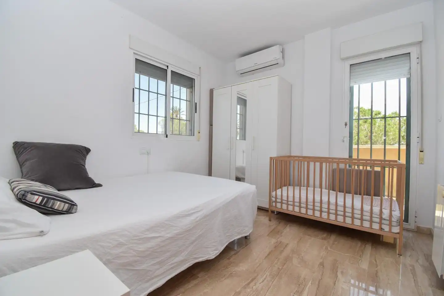 Dormitori de Casa o xalet en venda en Elche / Elx amb Aire condicionat, Calefacció i Jardí privat