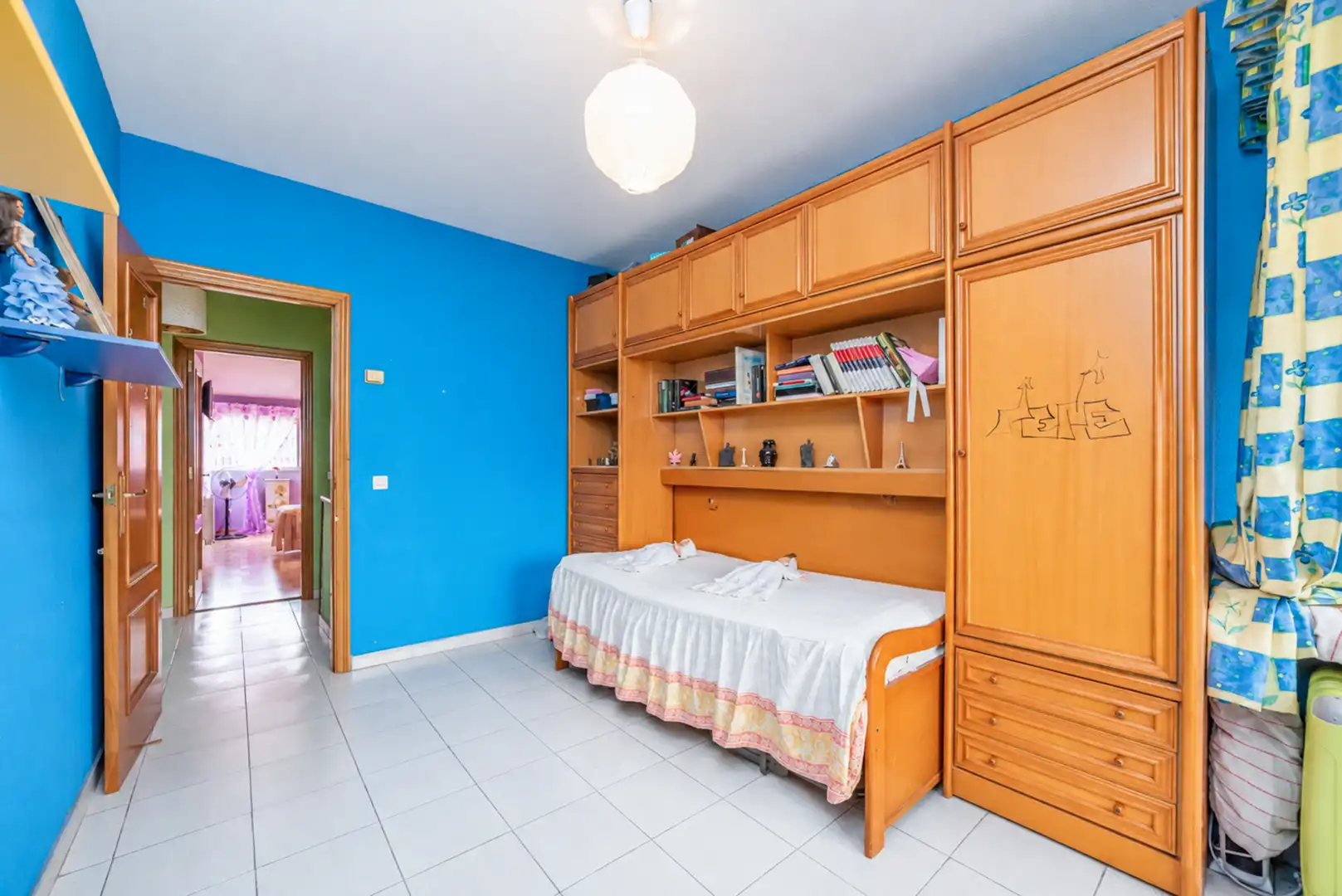 Dormitori de Casa o xalet en venda en Urbanizaciones