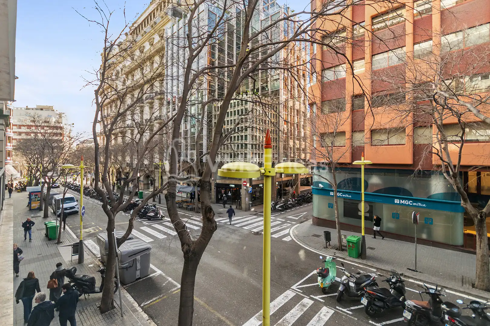 Außenansicht von Wohnung zur Miete in Barcelona mit Klimaanlage, Heizung und Parkett