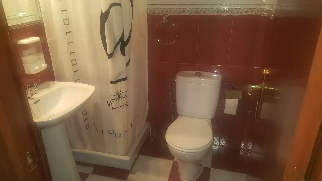 Badezimmer von Wohnung zur Miete in Badajoz mit Klimaanlage, Heizung und Terrasse