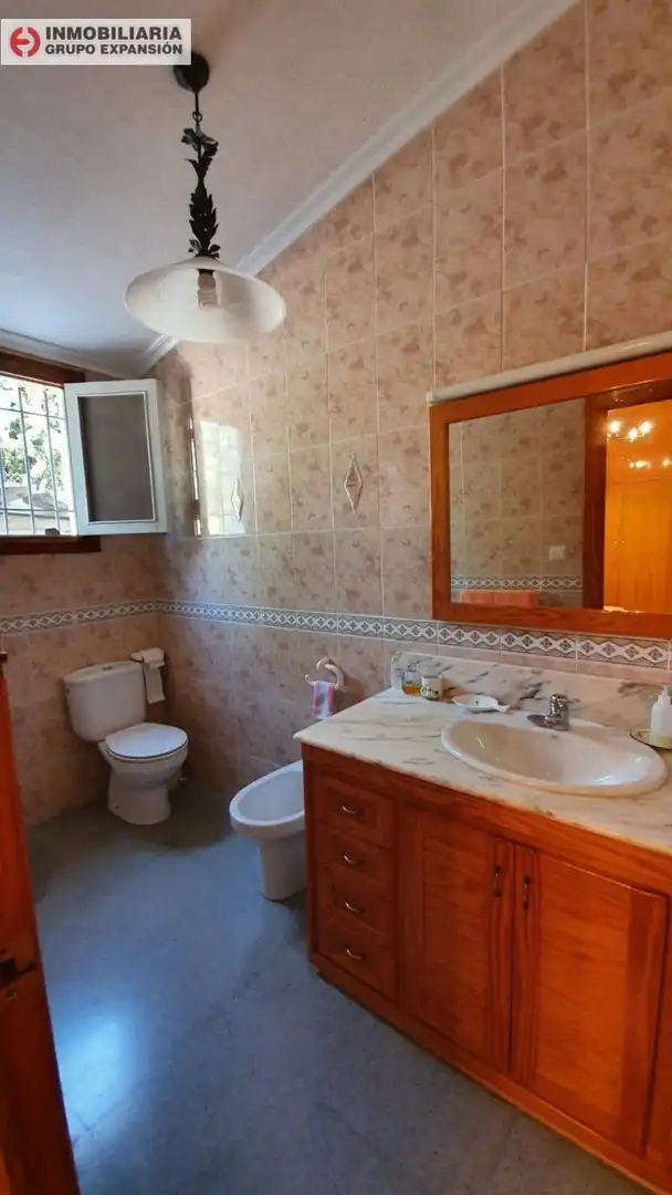 Bany de Casa o xalet en venda en Elche / Elx amb Calefacció, Jardí privat i Terrassa