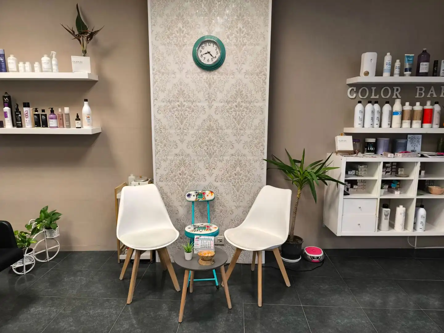 Locale commerciale in affitto a Carrer Figueres 1