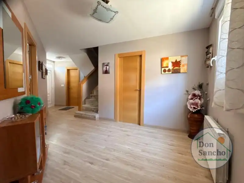 Casa adosada en venta en Santovenia de Pisuerga con Calefacción y Terraza