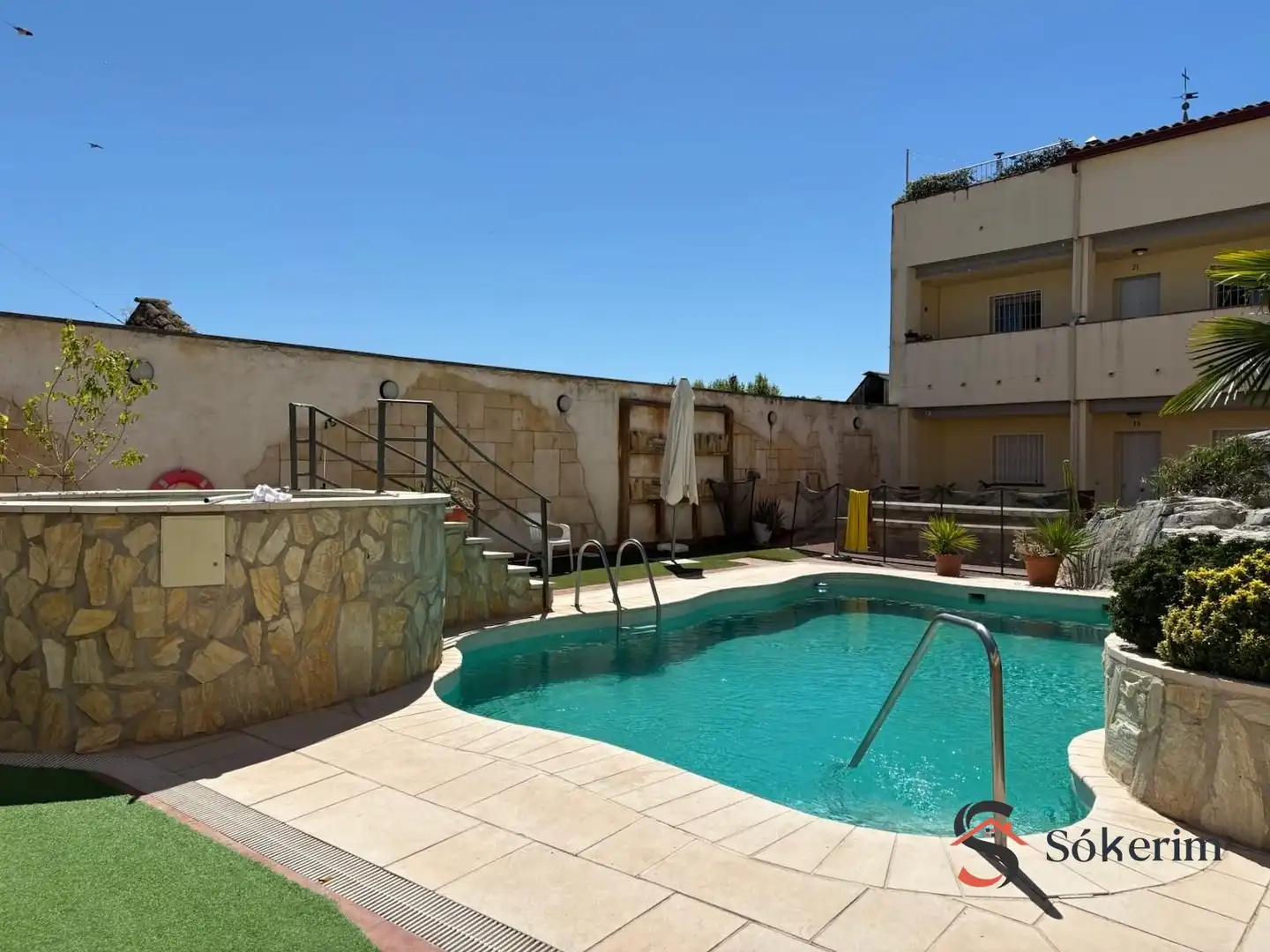 Schwimmbecken von Wohnung zum Verkauf in Alcabón mit Klimaanlage, Heizung und Privatgarten