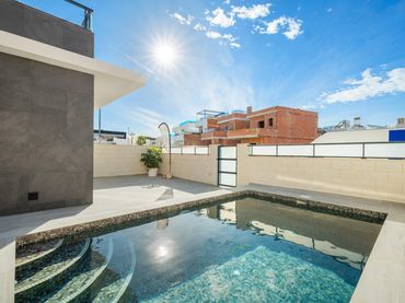 Villa avec balcon à vendre à Benijófar