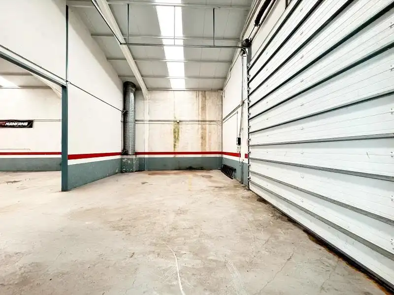 Industrial building for sale in Villares de la Reina, imagen 5