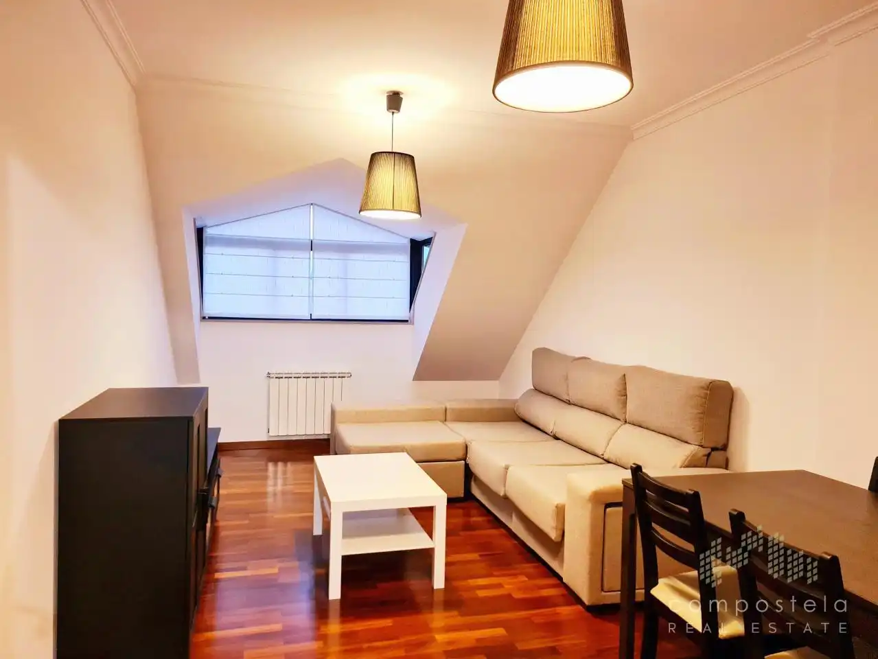 Wohnzimmer von Dachboden zur Miete in Ames mit Heizung, Abstellraum und Möbliert