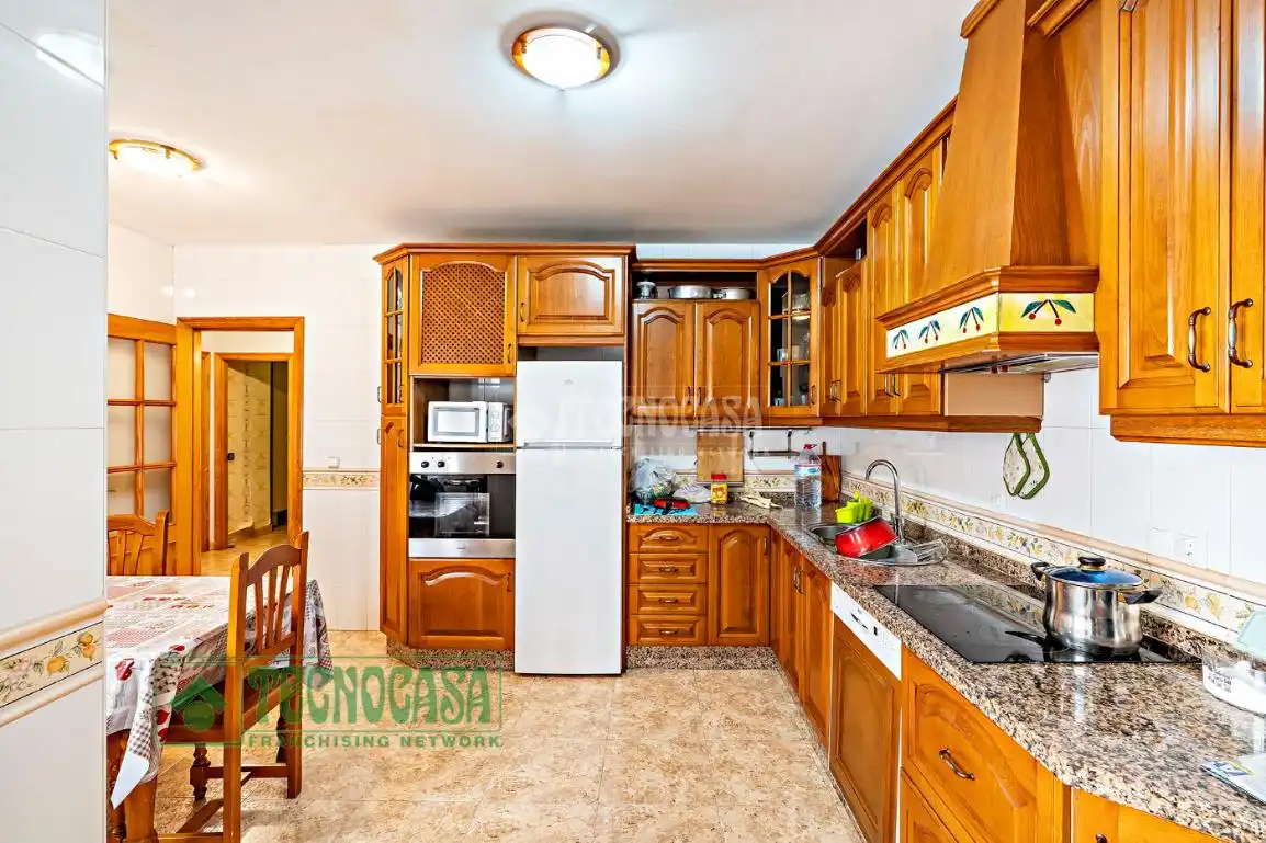 Cuina de Pis en venda en El Ejido amb Aire condicionat, Terrassa i Moblat