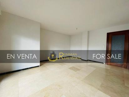 Flat for sale in  Granada Capital  with Balcony