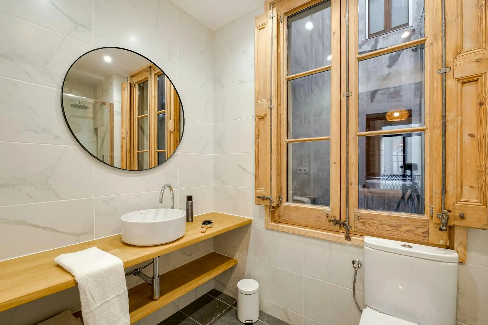 Badezimmer von Wohnung zur untervermieten in Barcelona mit Klimaanlage, Heizung und Möbliert