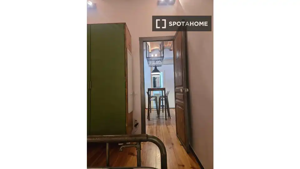Dormitori de Apartament per a compartir en Barcelona amb Aire condicionat, Terrassa i Moblat