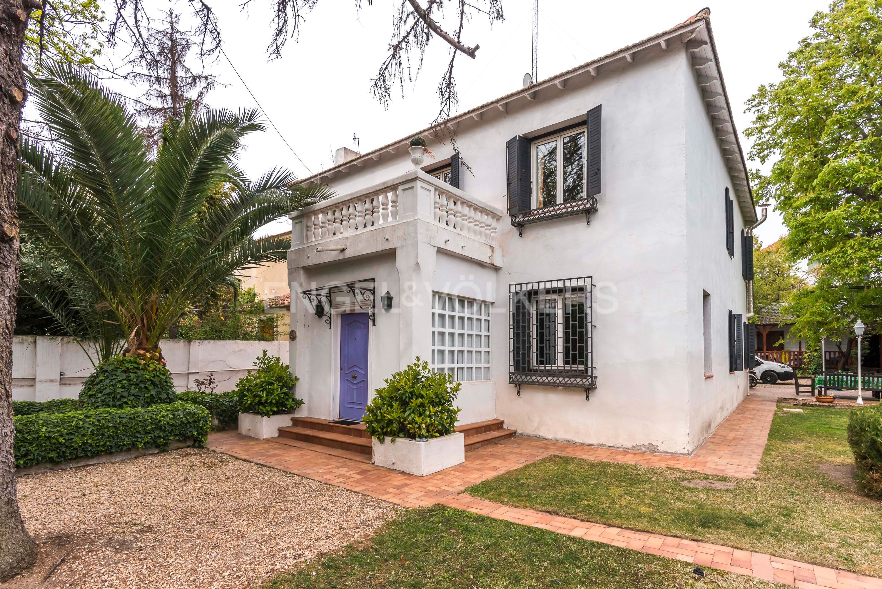 Vista exterior de Casa o xalet en venda en  Madrid Capital amb Jardí privat, Traster i Piscina