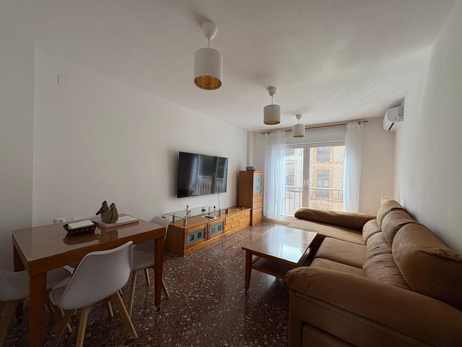 Sala de estar de Piso en venta en Alcoy / Alcoi con Aire acondicionado, Trastero y Amueblado