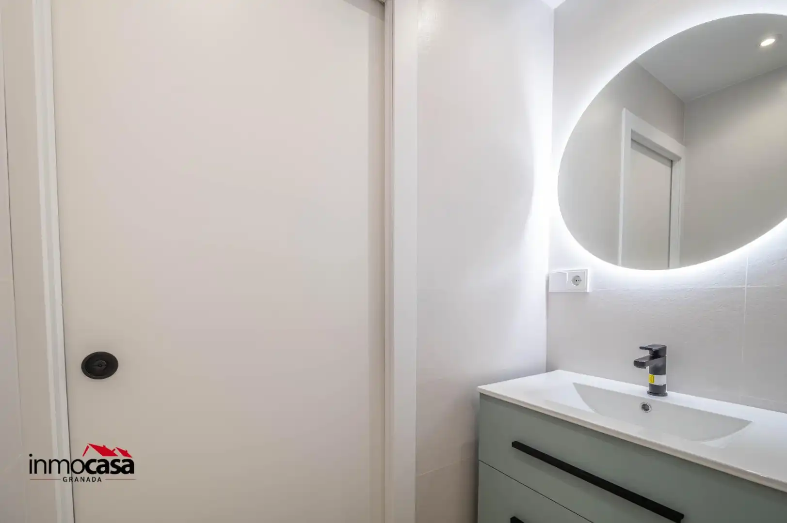 Bathroom of Flat for sale in Granada