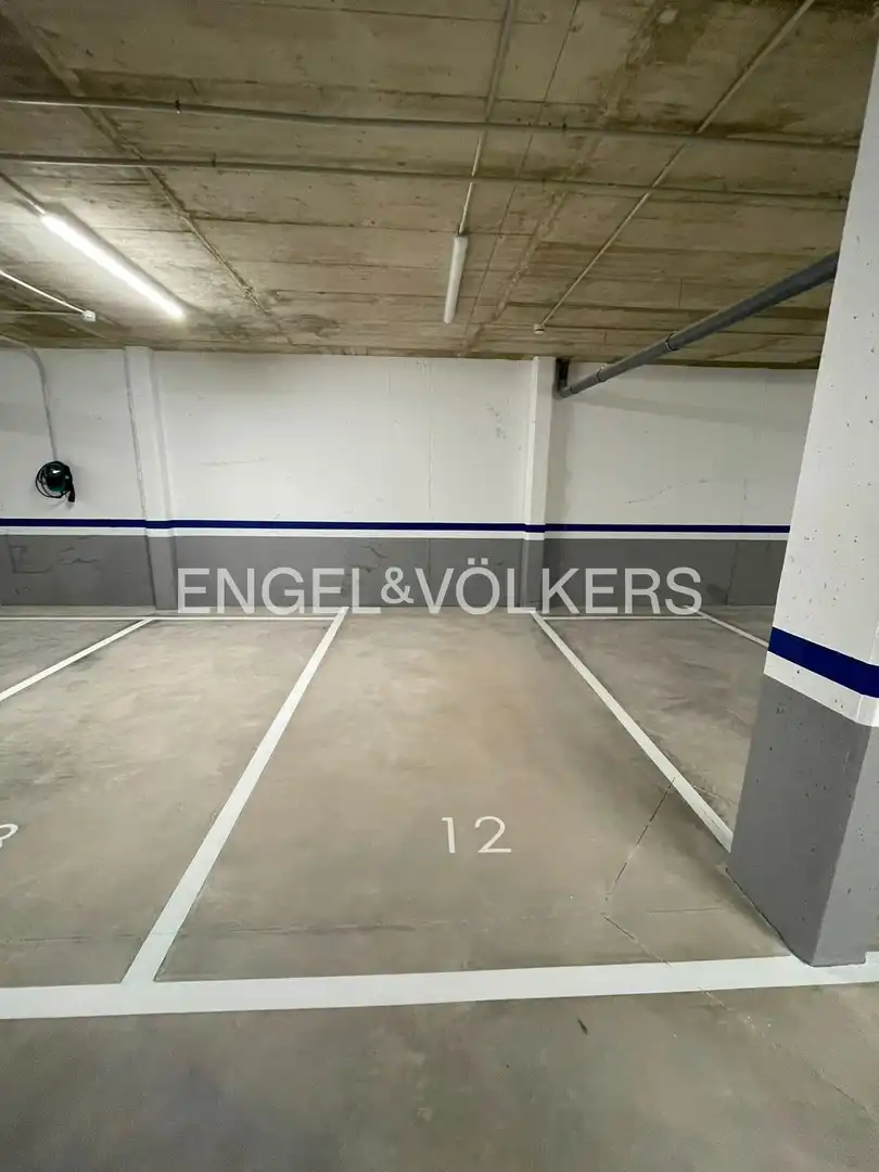 Parking de Dúplex de alquiler en Pozuelo de Alarcón con Aire acondicionado, Calefacción y Terraza