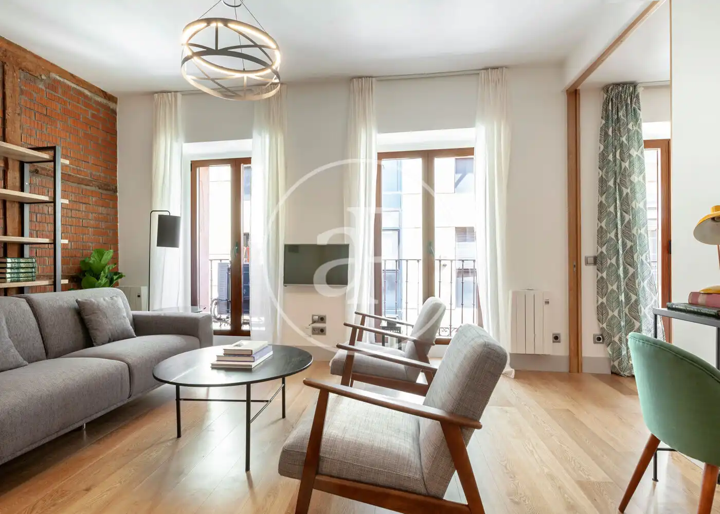 Flat for rent in Calle de Sta. María, Cortes - Huertas