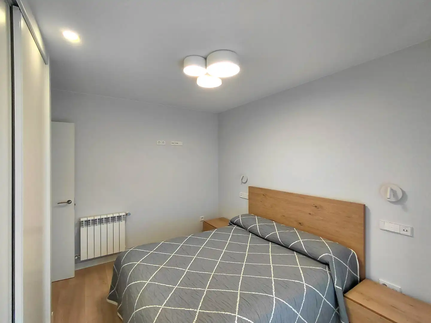 Schlafzimmer von Wohnung zum Verkauf in Oleiros mit Heizung, Privatgarten und Parkett