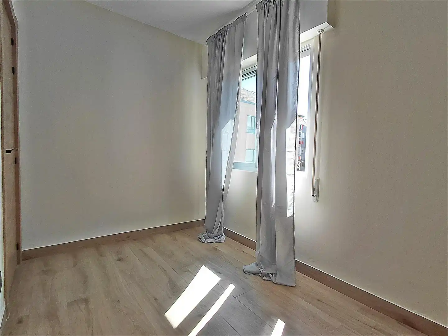 Habitación de Piso en venta en Pontevedra Capital  con Calefacción y Trastero