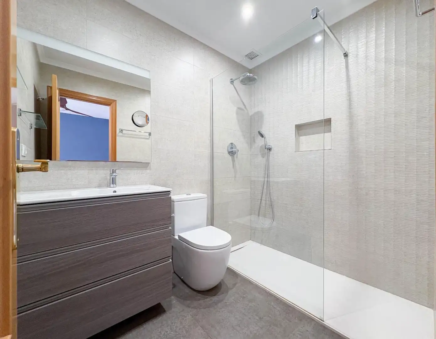 Baño de Casa adosada en venta en Bétera con Aire acondicionado, Calefacción y Terraza