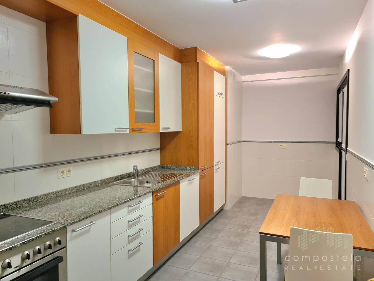 Cuina de Pis de lloguer en Ames amb Calefacció, Parquet i Traster