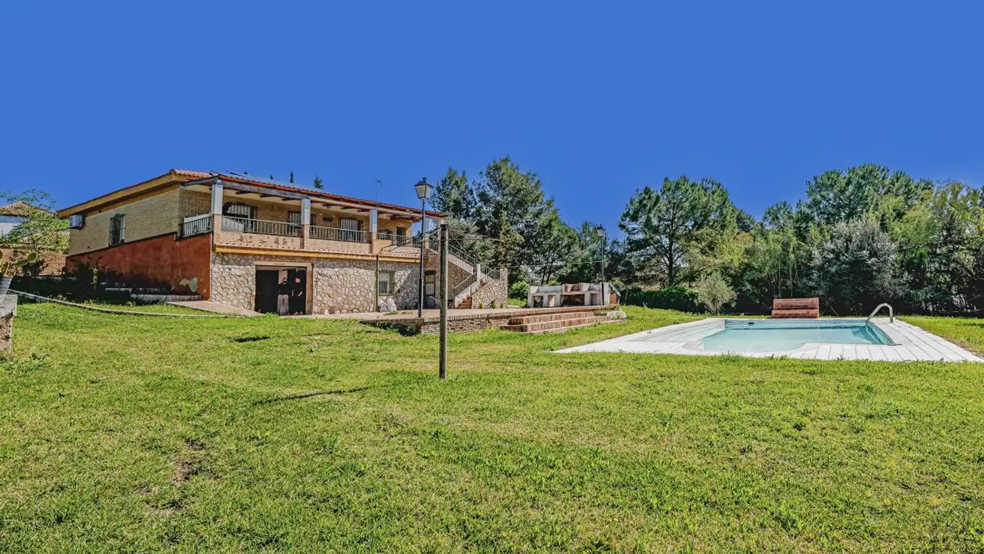 Jardín de Casa o chalet en venta en Sanlúcar la Mayor con Aire acondicionado, Calefacción y Terraza