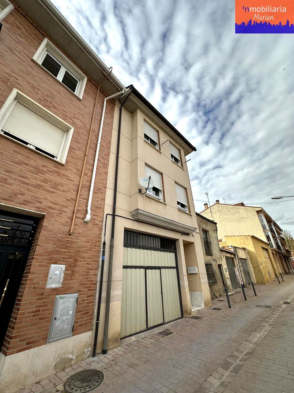Vista exterior de Casa o xalet en venda en Aranda de Duero